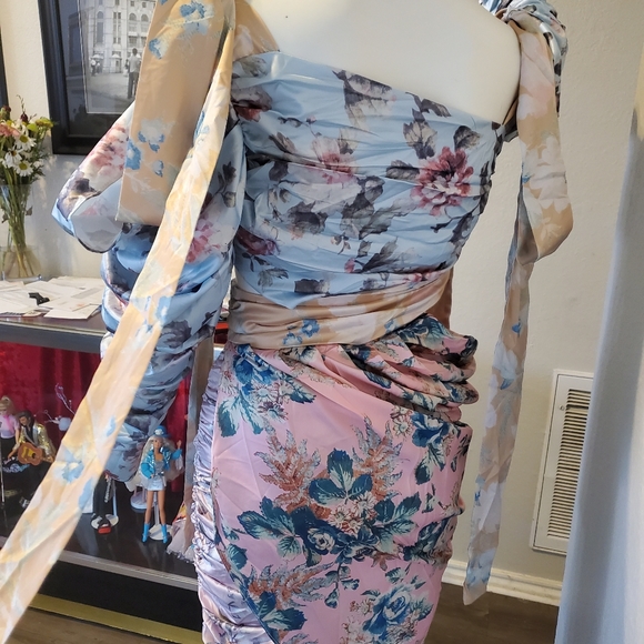 Dress - Picture 2 of 6